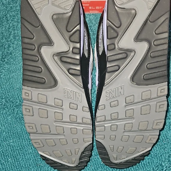 Nike Air Max 90 Gray and Black Sneakers 8 - Picture 8 of 8